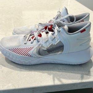 Nike Kyrie Flytrap 5 Basketball Shoes size 10.5. Worn once